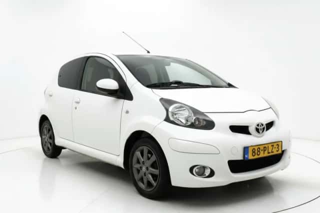 Toyota Aygo (2011) thumbnail 1