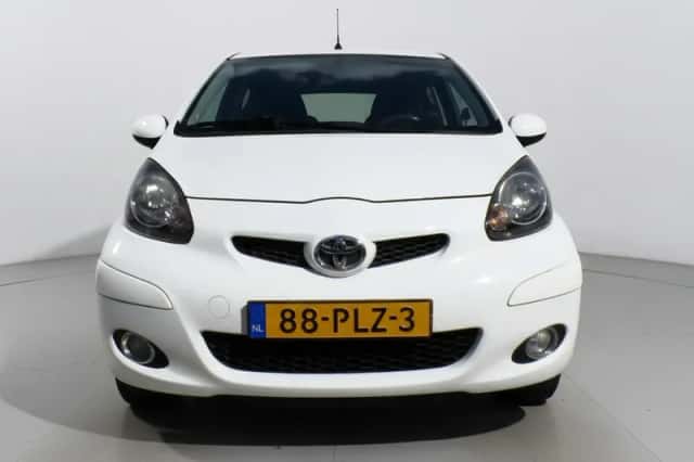 Toyota Aygo (2011) thumbnail 2