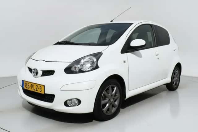 Toyota Aygo (2011) thumbnail 3
