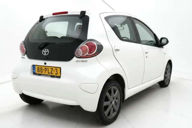 Toyota Aygo (2011) thumbnail 4