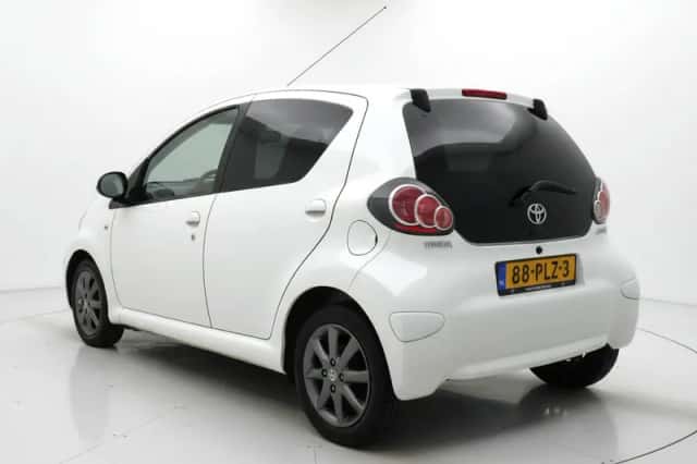 Toyota Aygo (2011) thumbnail 5