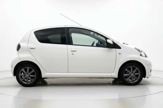 Toyota Aygo (2011) thumbnail 6