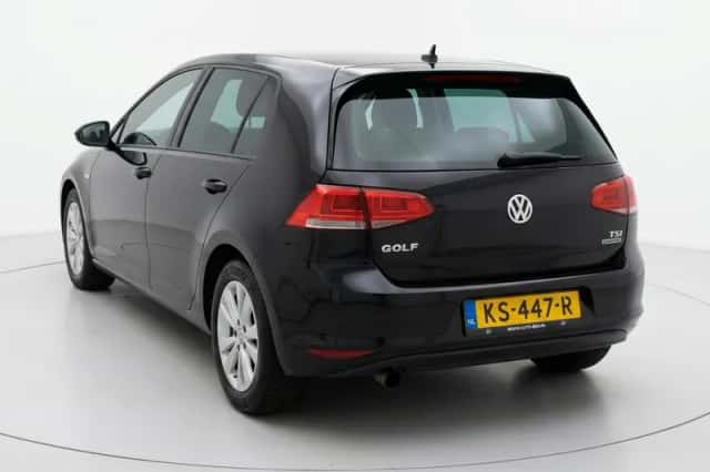 Volkswagen Golf (2016) thumbnail 6