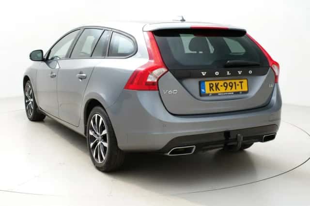 Volvo V60 (2018) thumbnail 2