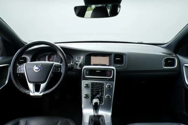 Volvo V60 (2018) thumbnail 3