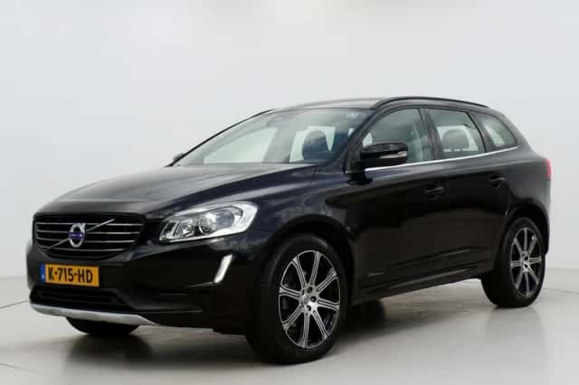 Volvo XC60 (2015) thumbnail 2