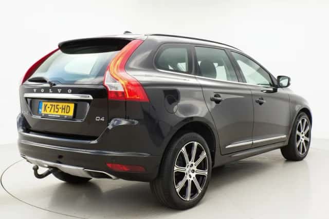 Volvo XC60 (2015) thumbnail 3