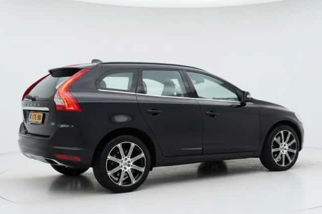 Volvo XC60 (2015) thumbnail 4