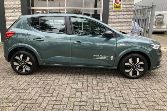 Dacia Sandero (2025) thumbnail 2