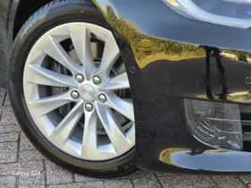 Tesla Model S (2017) thumbnail 30