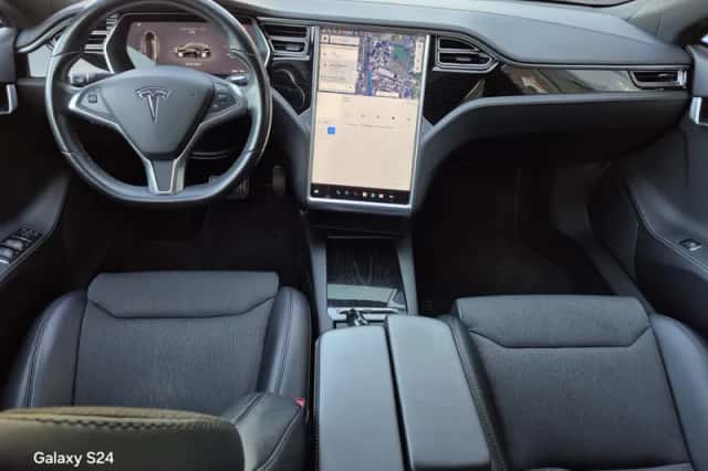 Tesla Model S (2017) thumbnail 4
