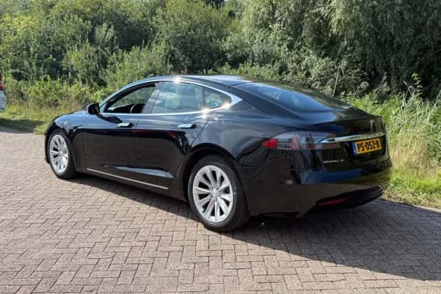 Tesla Model S (2017) thumbnail 5