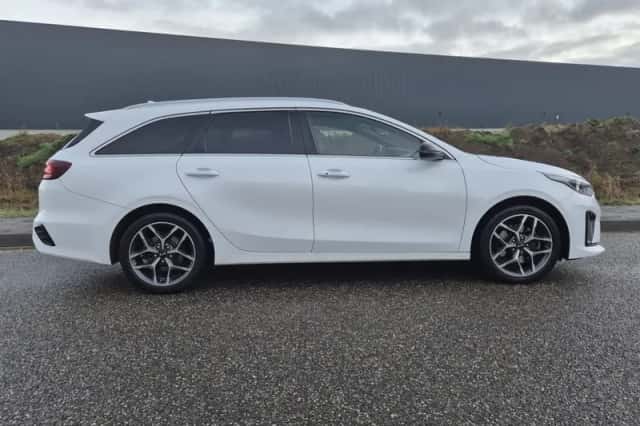 Kia Ceed (2021) thumbnail 2