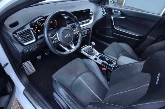 Kia Ceed (2021) thumbnail 16