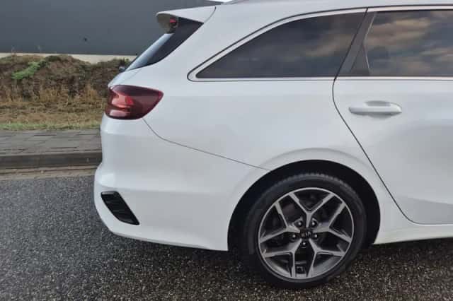 Kia Ceed (2021) thumbnail 77
