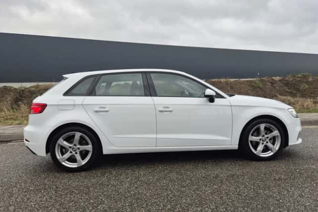 Audi A3 (2019) thumbnail 2