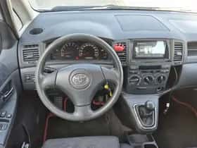 Toyota Corolla (2003) thumbnail 4