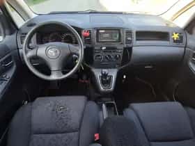 Toyota Corolla (2003) thumbnail 5
