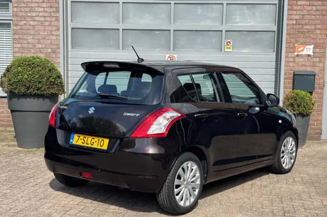 Suzuki Swift (2013) thumbnail 3