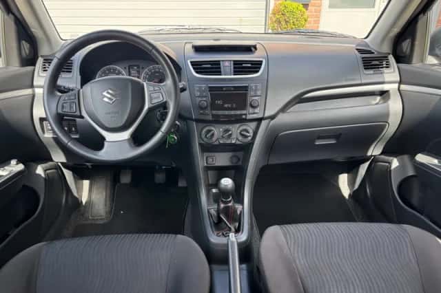 Suzuki Swift (2013) thumbnail 4