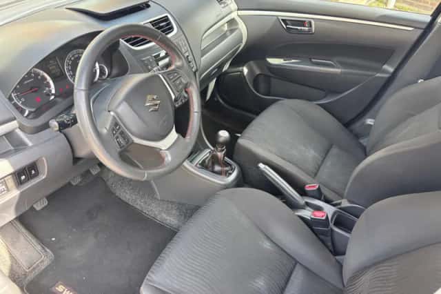 Suzuki Swift (2013) thumbnail 5