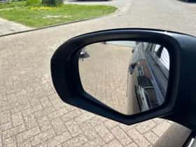 Suzuki Swift (2013) thumbnail 9