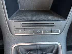 Volkswagen Tiguan (2011) thumbnail 28