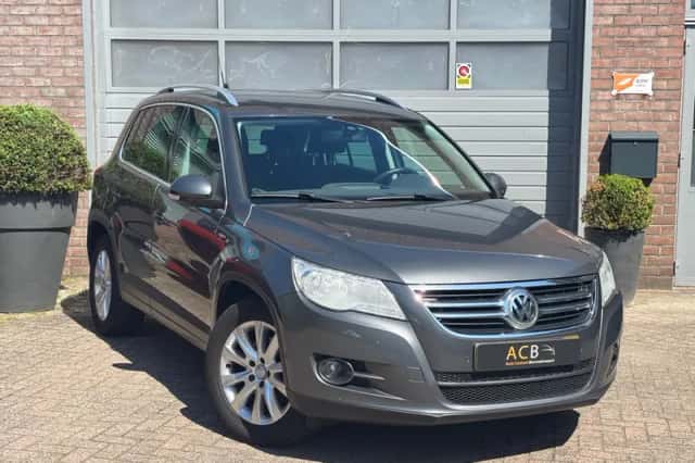 Volkswagen Tiguan (2011) thumbnail 1