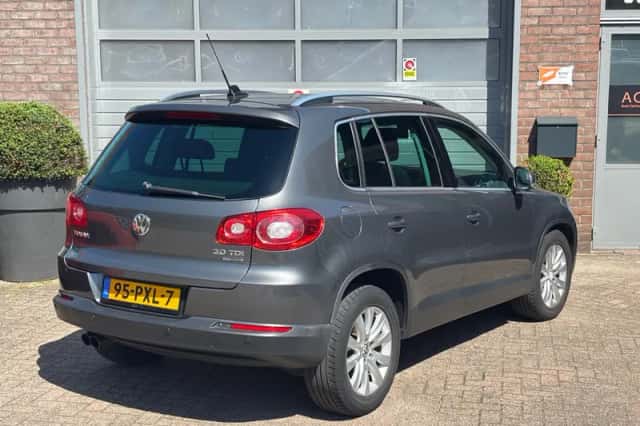 Volkswagen Tiguan (2011) thumbnail 3
