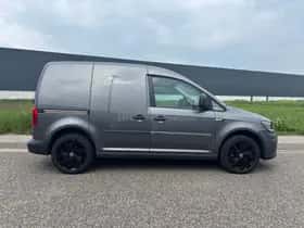Volkswagen Caddy (2015) thumbnail 2