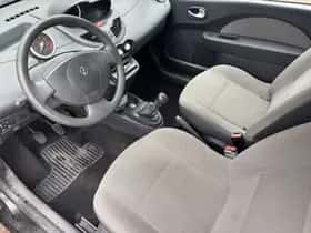 Renault Twingo (2011) thumbnail 4