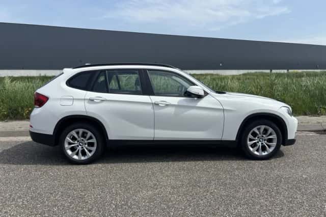 BMW X1 (2013) thumbnail 2