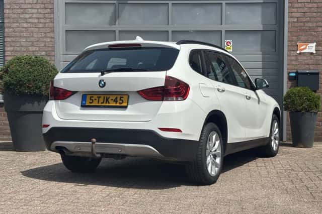 BMW X1 (2013) thumbnail 3