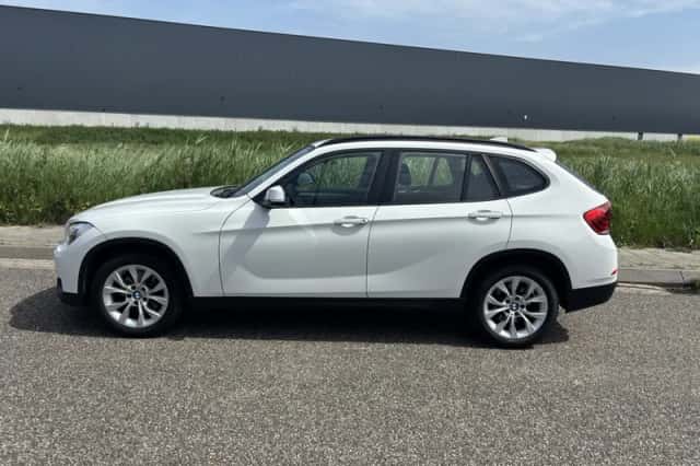 BMW X1 (2013) thumbnail 9