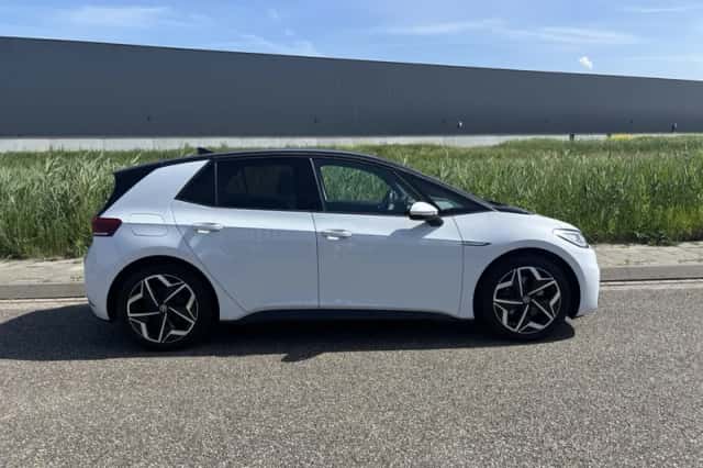 Volkswagen ID.3 (2021) thumbnail 2