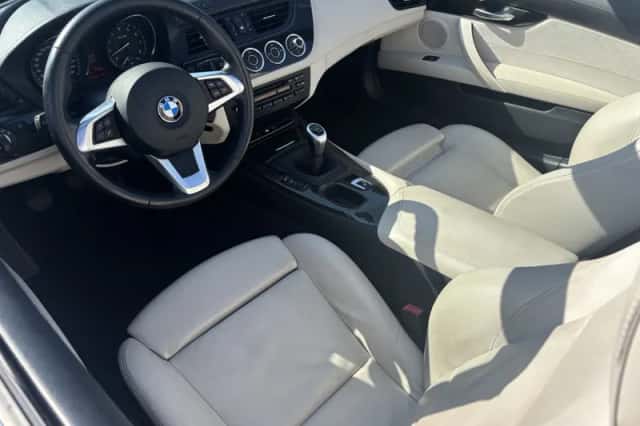 BMW Z4 (2011) thumbnail 5