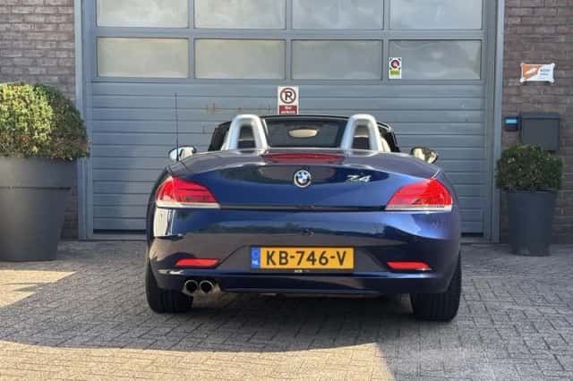BMW Z4 (2011) thumbnail 6