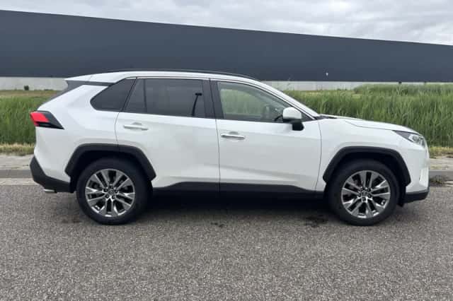 Toyota RAV4 (2019) thumbnail 2