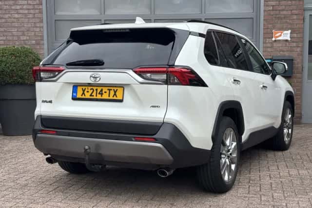 Toyota RAV4 (2019) thumbnail 3