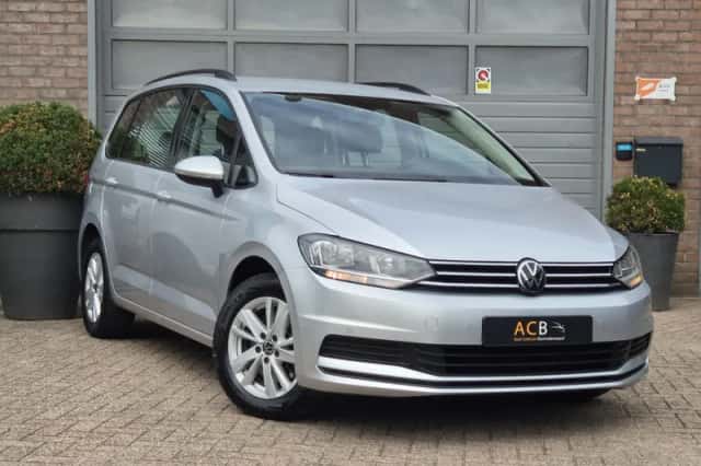 Volkswagen Touran (2021) thumbnail 1