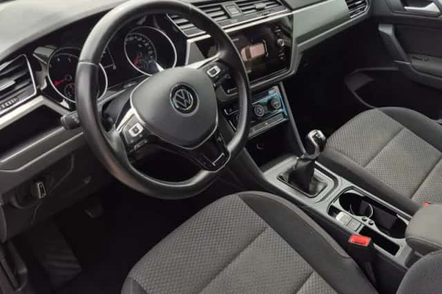Volkswagen Touran (2021) thumbnail 3