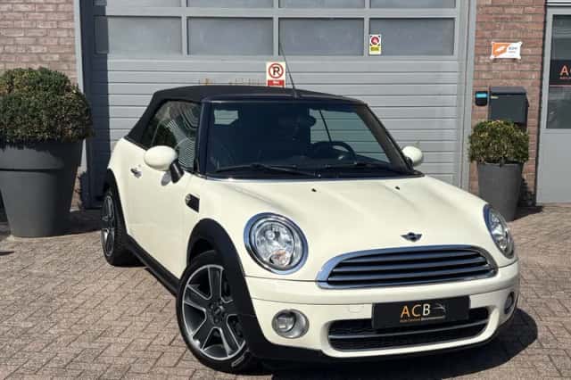 MINI Cabrio (2009) thumbnail 2