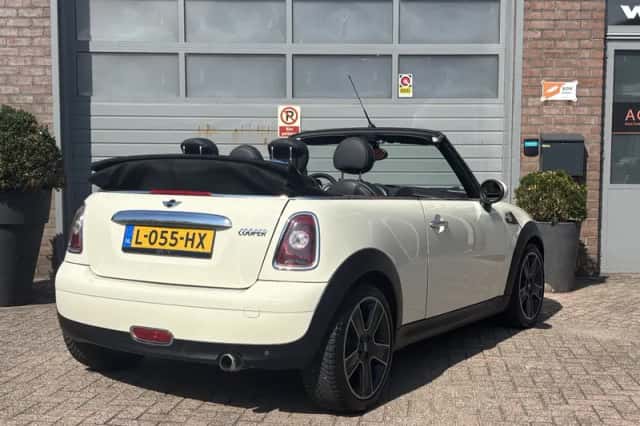 MINI Cabrio (2009) thumbnail 3
