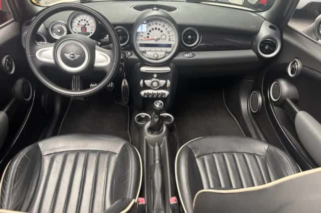 MINI Cabrio (2009) thumbnail 4