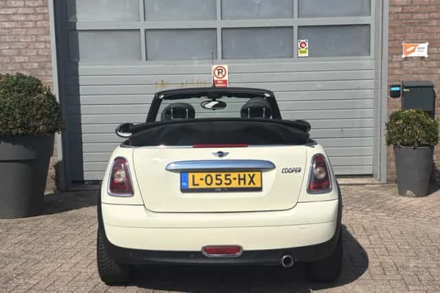 MINI Cabrio (2009) thumbnail 6