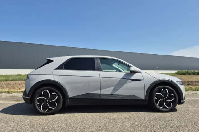 Hyundai Ioniq (2022) thumbnail 2
