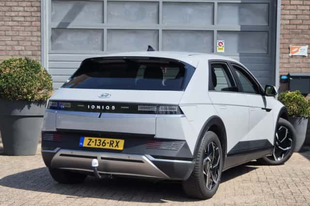 Hyundai Ioniq (2022) thumbnail 3