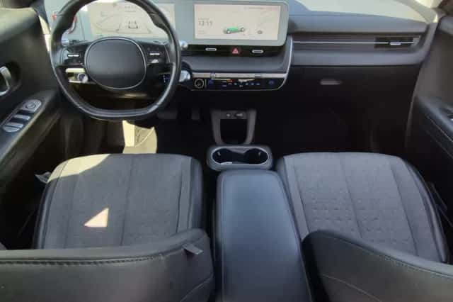 Hyundai Ioniq (2022) thumbnail 4