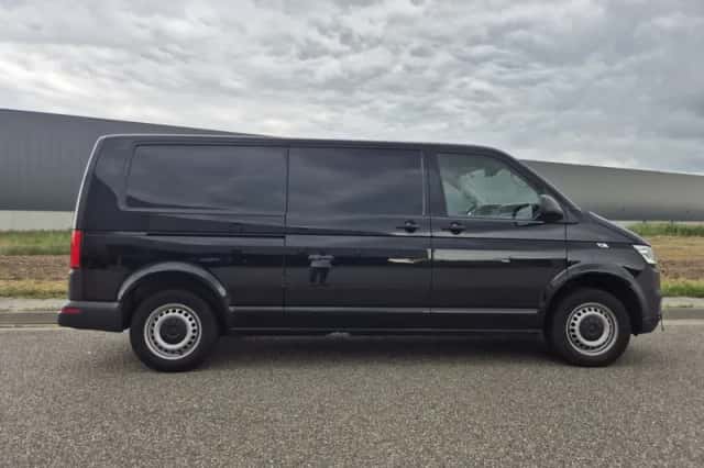 Volkswagen Transporter (2023) thumbnail 2