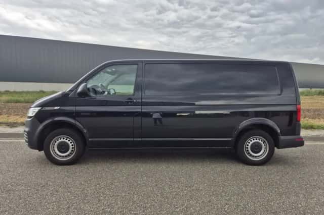 Volkswagen Transporter (2023) thumbnail 3